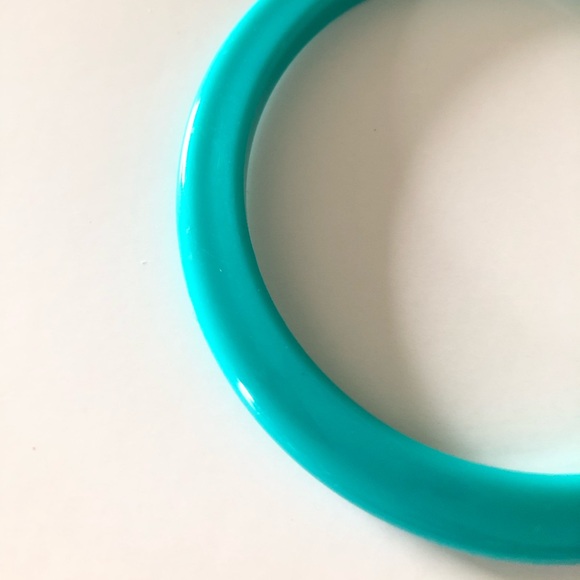 Vintage Lucite Acrylic Turquoise Bangle Bracelet - Picture 2 of 5